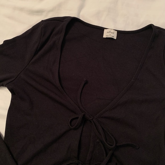 ARITZIA ONLY TIE FRONT TOP - Picture 2 of 4